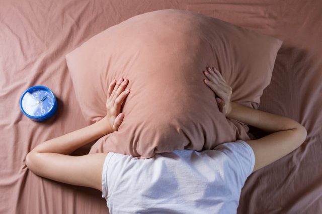 Бързо ли заспивате след напрегнатия работен ден? Ако се въртите с часове в леглото и ви е трудно да се унесете,