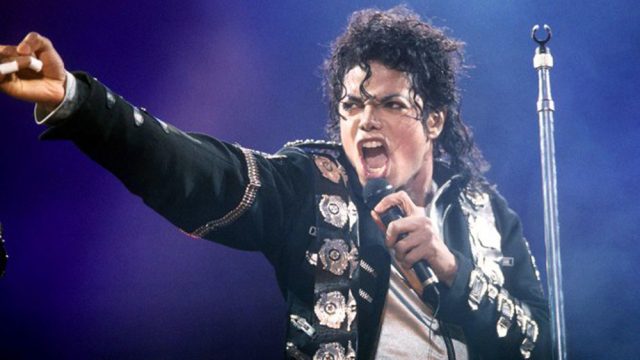 Улица в Детройт ще носи името на поп легендата Майкъл Джексън, съобщиха властите. Част от „Рандолф стрийт“ вече ще носи името „Майкъл Джексън авеню“. Този ж