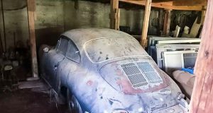 Рядко Porsche 356B Super 90 Coupe от шейсетте години на миналия век бе открито да гние в плевня в САЩ. Купето, произведено през 1962 г., б