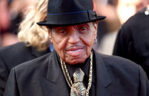 Джо Джексън, бащата на краля на поп-музиката Майкъл Джексън почина на 89 години след битка с рак на панкреаса. Той е създат