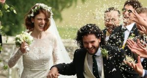 Звездите от култовия сериал "Игра на тронове" Роуз Лесли и Кит Харингтън си казаха "да". Двамата актьор