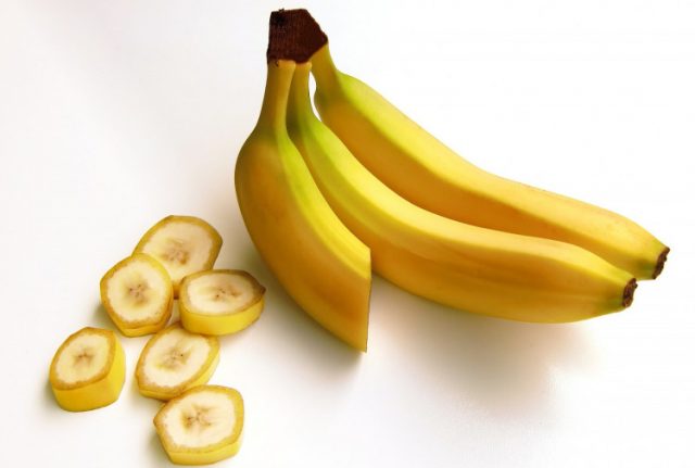 Бананите са плодове, които трябва да бъдат включени в храната на всички. Те са наситени с натурални захари и много фибри, които осиг