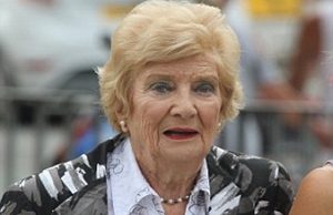 91-годишна дама е новият носител на рекорда за най-възрастен шофьор, хванат да кара пиян на територията на Великобритания. Поли