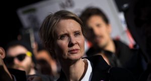Петдесет и две годишната американска актриса и демократка Синтия Никсън, която изпълни ролята на амбициозната адвокатка Миранда в „Сексъ