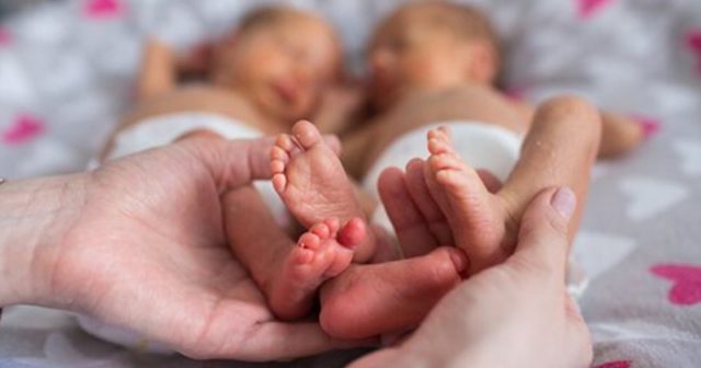Независимо от всичко, което си чувалa, естественото раждане е възможно дори когато очакваш близнаци. Разбира се, то зависи от два фактора - о