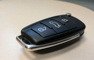 Трябва ли винаги да увивате ключа от автомобила си в метално фолио? Звучи като онези преувеличени "полезни" съвети, написани само да генерират