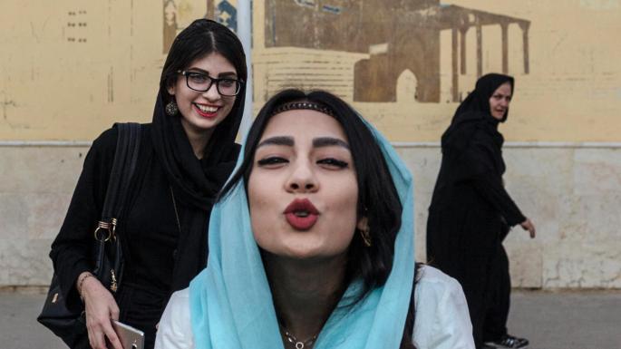 Иран жени