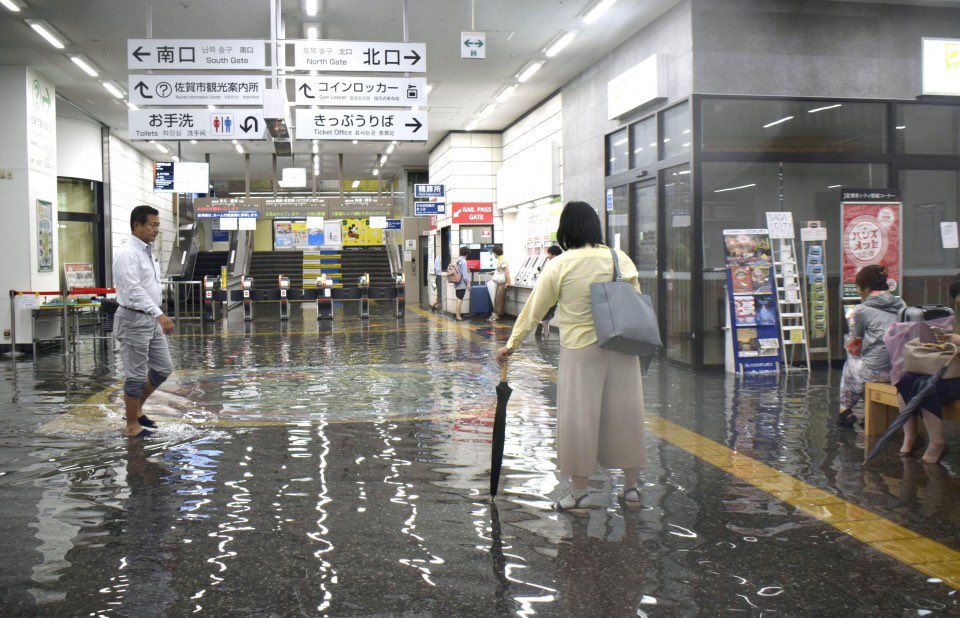 Евакуираха 850 000 души В Япония