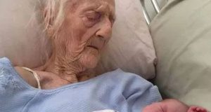 На 74 години индийката Ерамати Магаяма роди близначки