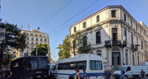 Полицията прочисти от мигранти сграда в Атина