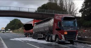 Разлив на джин затвори магистрала в Англия