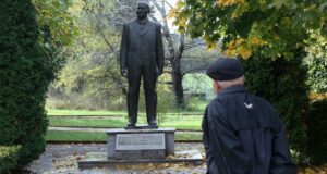 Живков, паметник
