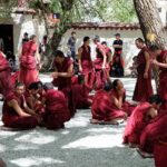монаси в Тибет