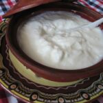 1200px-Bulgarian_yogurt-768×576