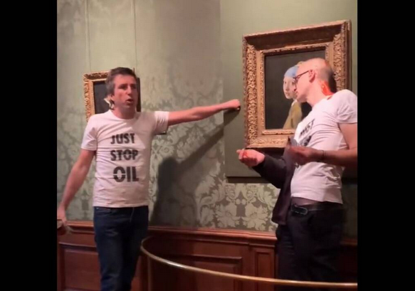 Климатичен активист залепи главата си върху известната картина на Вермеер