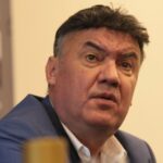 Боби Михайлов пак няма да подава оставка
