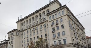 Задържаха с подкуп служител в Спортното министерство, сред тях и треньора на отбора по щанги