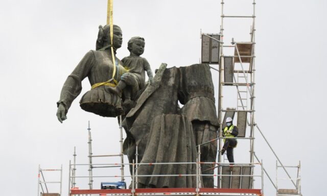 Паметник на съветската армия демонтаж