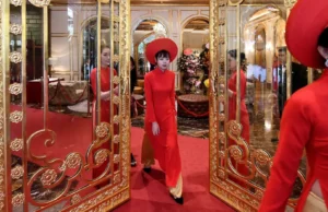 Първият златен хотел в света е отворен в Ханой