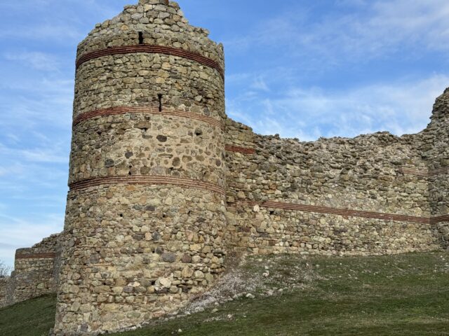 10 века уникална крепост край наш град разказва истории и тайни (СНИМКИ)