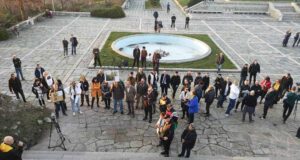 Пловдивчани се събраха в подножието на Альоша и настояха за демонтирането му Снимка: БТА
