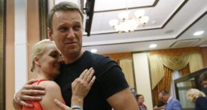 Алексей Навални и съпругата му