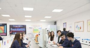 АТА: Албания е четвърта по дял на момичета, завършващи STEM обучение, според Евростат