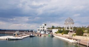 летните сараи на Доган, на плаж Росенец