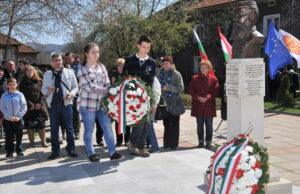 Българи и унгарци отбелязаха заедно в Чипровци годишнината от Националната революция на Унгария