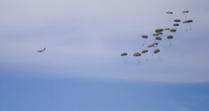 Германските военновъздушни сили доставиха по въздуха над 4 тона храни в ивицата Газа
