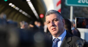Главен приоритет е да постигнем напредък по изграждането на автомагистралната мрежа, каза министърът в оставка Андрей Цеков