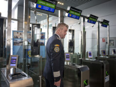 Говорителят на Националната компания за летища в Букурещ пред БТА:
                                                                                                Първият Шенгенски полет в Букурещ каца пет минути след полунощ на 31 март