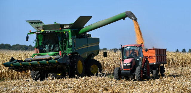 Единствено руската пшеница се изстреля рязко нагоре до 235 долара за тон
                                                                                                Цените на царевицата тръгнаха нагоре на световните борси, докато при пшеницата продължава отрицателната тенденция