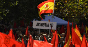 Противници на амнистията протестират в Памплона,