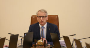 Оставката на премиера Николай Денков е депозирана в деловодството на Народното събрание, съобщиха от пресслужбата на Министерския съвет
