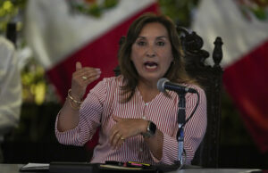 Перуанската президентка бе призована от прокуратурата да представи часовниците си „Ролекс“ на 5 април