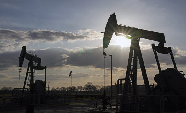 Петролът пое нагоре заради засиленото търсене от водещите потребители