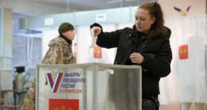 Руснаците гласуват на тридневни президентски избори, на които се очаква Путин да спечели нов мандат