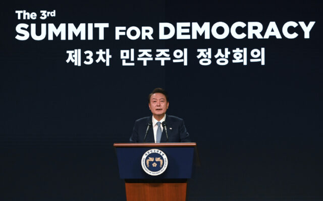 Среща на върха в Южна Корея предупреждава за рисковете за демокрацията, свързани с изкуствения интелект