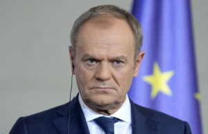 Управляващата коалиция в Полша иска управителят на централната банка да бъде съден за накърняване на националните интереси
