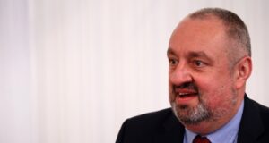 „Джуджетата“, меко казано, не ме долюбват, а с другия кръг на Нотариуса нямам пресечни точки, каза Ясен Тодоров от НСлС