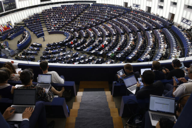Очаква се евродепутатите да приемат първия закон на ЕС за борба с насилието над жени
                                                                                                Украйна, руската намеса в изборите и Близкият изток: започна последната пленарна сесия на Европейския парламент преди изборите през юни