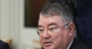 Великденските добавки ще се изплащат от 26 април, 534 000 пенсионери ще ги получат, каза служебният министър Ивайло Иванов