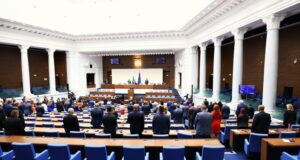 Депутатите почетоха с едноминутно мълчание паметта на жертвите от масовото изтребление на арменския народ в Османската империя