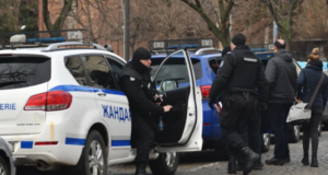 Екшън на пътя във Великотърновско, шофьор катастрофира, а после се крие в шубраците