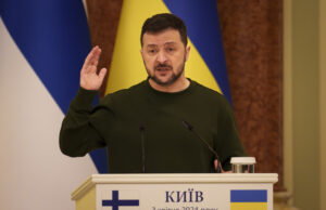 Зеленски нарече неприемливо колебанието на Запада относно помощта за Украйна