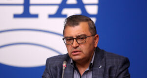 Изпълнителният директор на "Българска асоциация за текстил, облекло и кожи" Йордан Беловодски за БТА:
                                                                                                Сектор "Текстил, облекло и кожи" е пред сериозни затруднения и предизвикателства