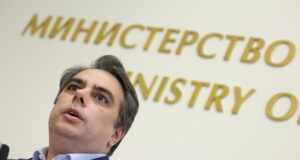 Информацията, която Живко Коцев изнесе, че е бил заплашван, за да се откаже от поста, е абсолютно недопустима, каза Асен Василев