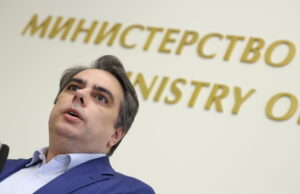 Информацията, която Живко Коцев изнесе, че е бил заплашван, за да се откаже от поста, е абсолютно недопустима, каза Асен Василев