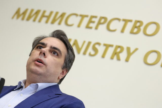 Информацията, която Живко Коцев изнесе, че е бил заплашван, за да се откаже от поста, е абсолютно недопустима, каза Асен Василев